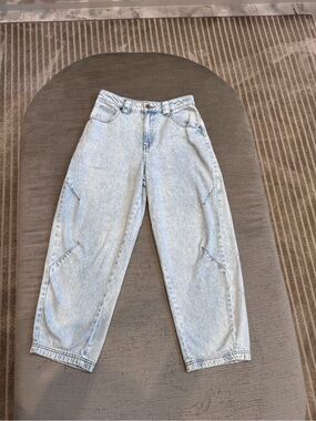 Light Wash Women’s Barrel Jeans — Casual Relaxed Fit